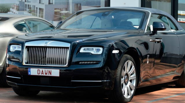 Millonario estrella su Rolls Royce y luego lo abandona 
