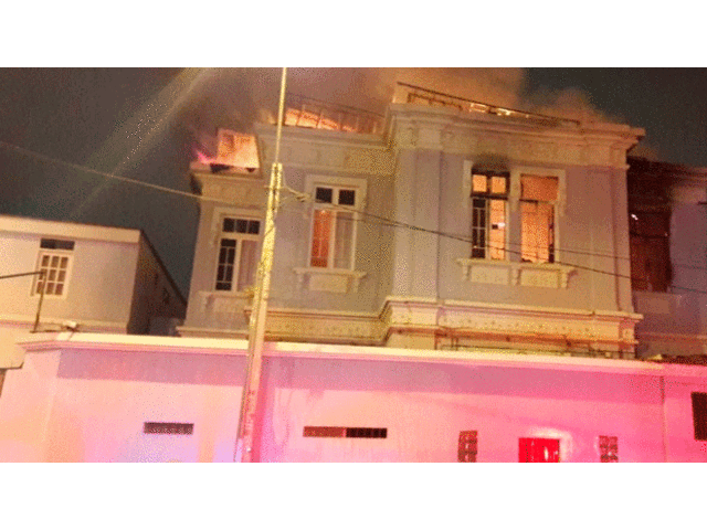 Incendio de proporciones se registró en una casona del Cercado de Lima