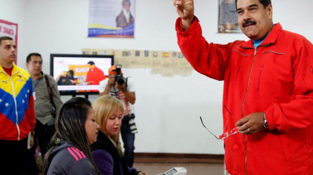 Nicolás Maduro acudió a votar y dijo: " Votos o balas"