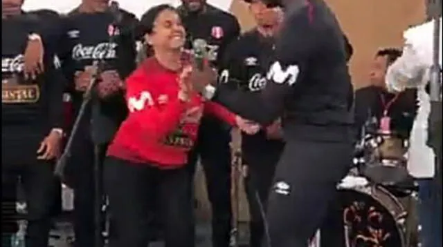Selección peruana dio clase bailando salsa