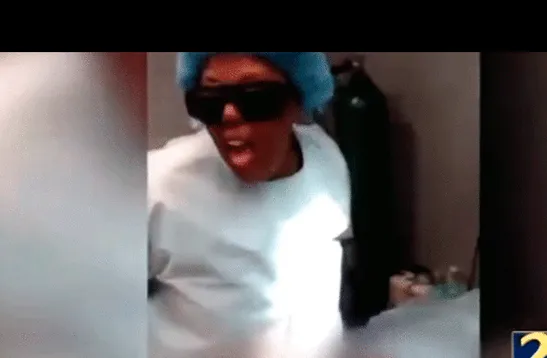 Videos muestran a cirujana bailando y cantando en plenas operaciones