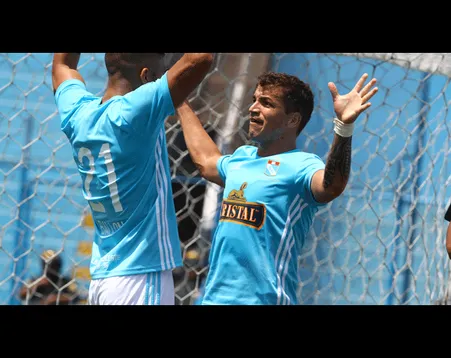 Gabriel Costa muestra su mejor nivel y anotó dos goles en la victoria ante Comercio. FOTO: LIBERO