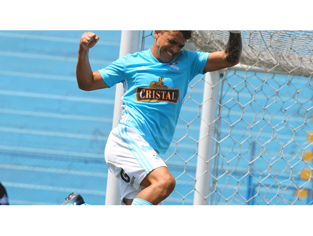 Gabriel Costa le metió dos al Comercio y ahora piensa en su ex equipo Alianza Lima. FOTO: LIBERO