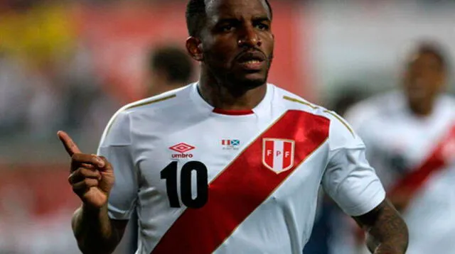 Jefferson Farfán celebró el triunfo de la selección peruana junto a su familia