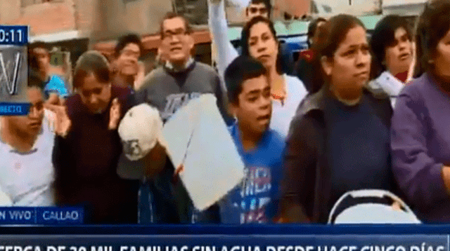 Vecinos del Callao se ven obligados a sacar agua de parques y jardines 