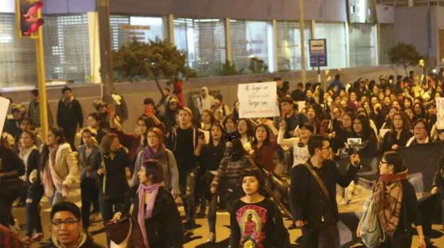 Cientos de mujeres protestan por muerte de Eyvi