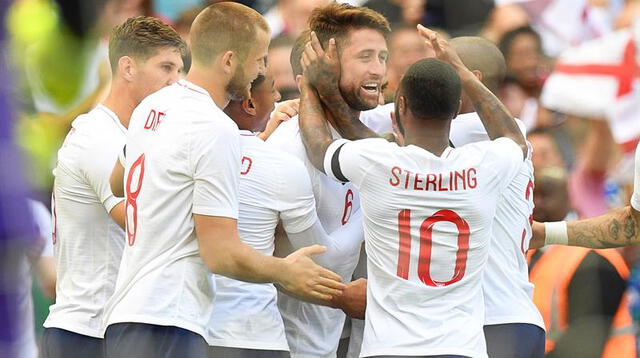 Cahill celebra el primer tanto de los ingleses