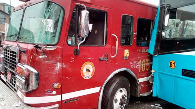 Bús de 'Los Chinos'  choca contra camión de bomberos
