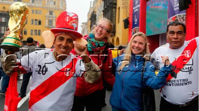 Hinchas rusas en Lima festejaron el trIunfo de su selección en Moscú