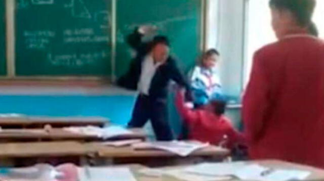 Profesor da brutal golpiza a alumno y no muestra piedad 