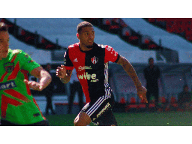 Alexi Gómez reemplazaría a Miguel Trauco en Flamengo