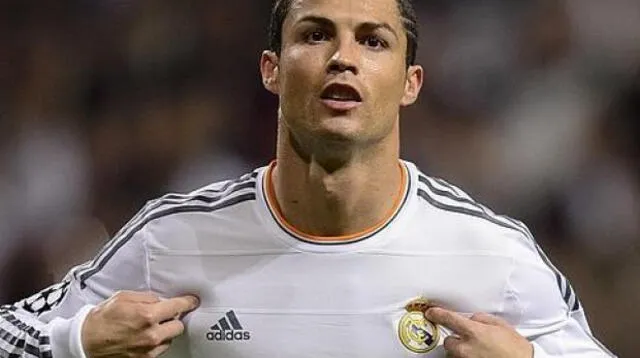 Cristiano Ronaldo saludo a un pequeño hincha que lo esperaba