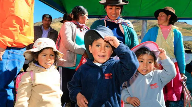 Entregan ayuda humanitaria en Ayacucho