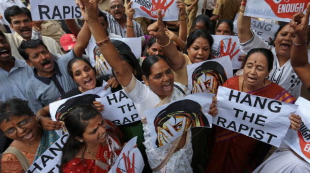 Cinco activistas violadas y filmadas en grupo en La India 