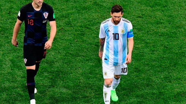 Delantero croata Rebic rechazó la camiseta del astro argentino Lionel Messi
