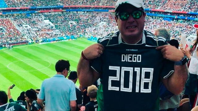 Mexicano Gilberto Martínez con la camiseta de su hijo en Rusia 2018