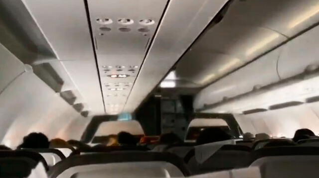 Los pasajeros de un avión reaccionaron así tras enterarse de la eliminación de Argentina 