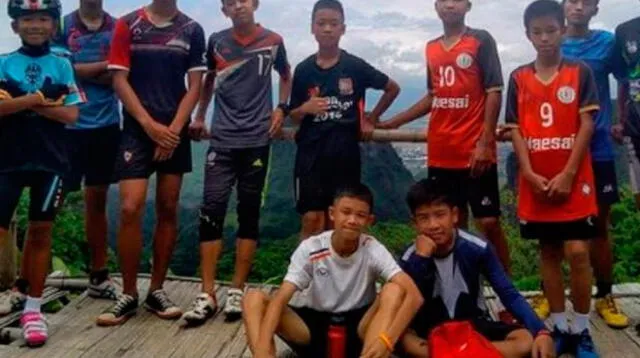 Niños de equipo de fútbol hallados con vida en cueva de Tailandia