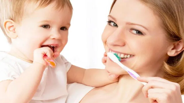Aunque los recién nacidos y los bebés no tienen dientes, es importante el cuidado de la boca y las encías