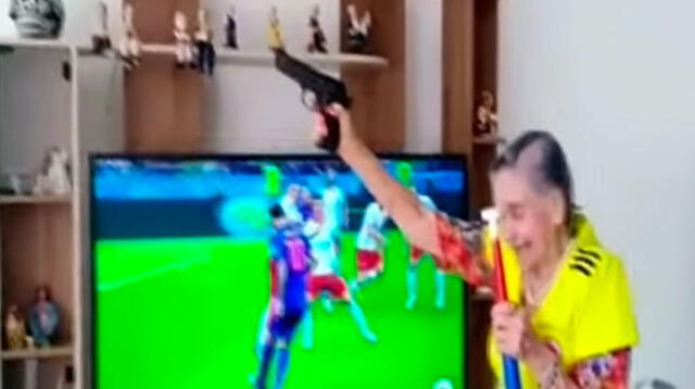 Abuela celebra gol de Colombia a Inglaterra con balazos al aire 