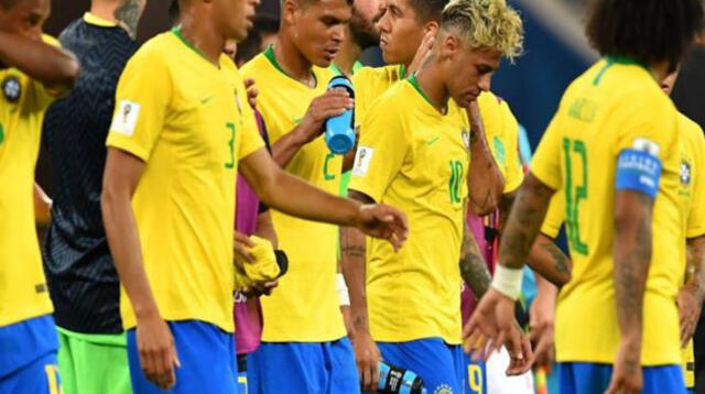La selección de Brasil fue recibida por sus hinchas tras eliminación en Rusia 2018