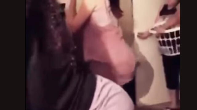 Madre las sorprendió en pleno baile sensual y esta fue su reacción