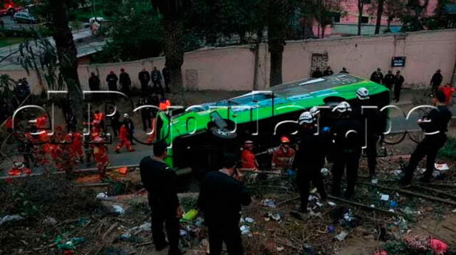 Caída de "bus" dejó 10 muertos en cerro San Cristobal hace un año