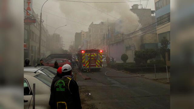 Incendio se registra en funeraria cerca al hospital Edgardo Rebagliati
