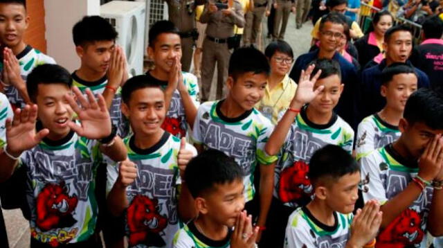 Los 12 niños de la cueva de Tailandia felices por volver a sus vidas