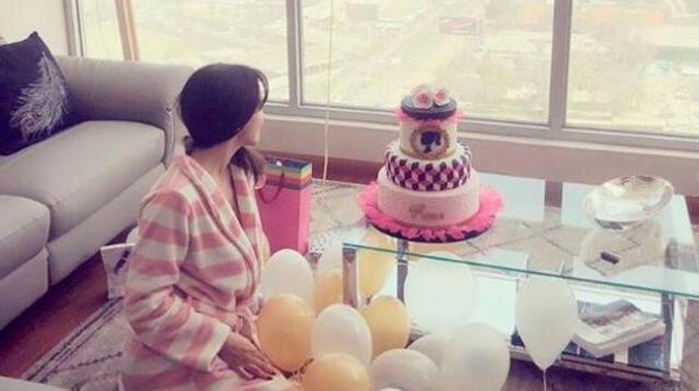 Rosángela Espinoza recibió romántico detalle en su cumpleaños