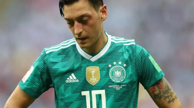Mezut Ozil renunció a la selección de Alemania 