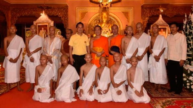 Niños de la cueva de Tailandia iniciados como monjes