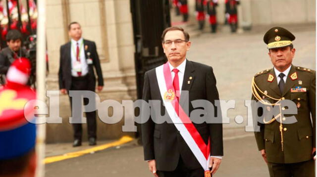 Presidente de la República Martín Vizcarra escuchó los 21 cañonazos
