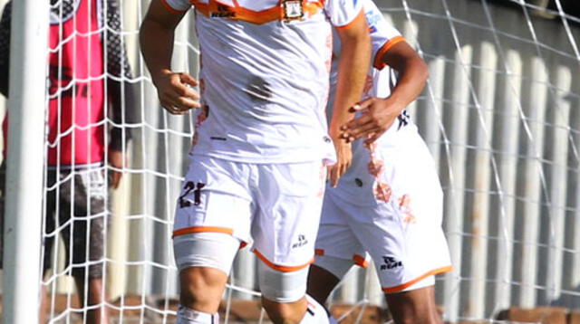 Mauricio Montes metió un golazo en la victoria 3-1 de Ayacucho ante Huancayo