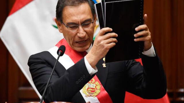 Martín Vizcarra llega al Congreso para entregar proyectos de reforma