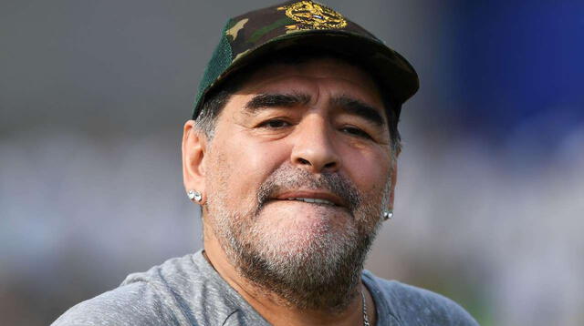 Maradona genera admiración en los niños