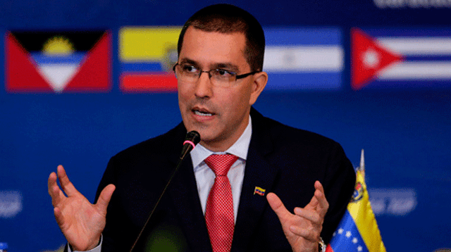 El canciller venezolano, Jorge Arreaza, dijo que entregó a Perú, lista de delincuentes