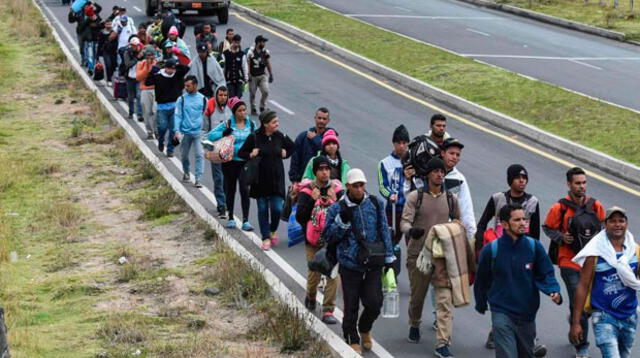 Venezolanos buscan llegar a Perú antes de fecha en que se exigirá pasaporte. Foto: AFP