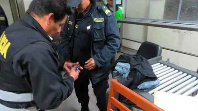 INPE capturó a efectivo policial Alan Mujica Peña cuando pretendía ingresar un celular al penal del Cusco