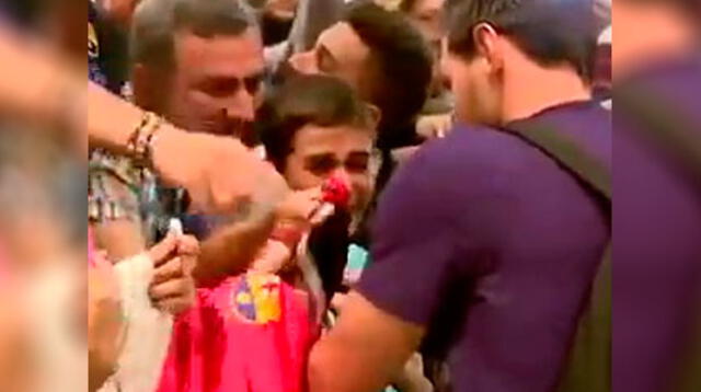 La cuenta oficial de Facebook del FC Barcelona publicó el video donde se muestra al pequeño romper en llanto al ver a su ídolo. (foto captura)