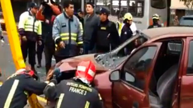 Violento choque de auto en el Cercado de Lima
