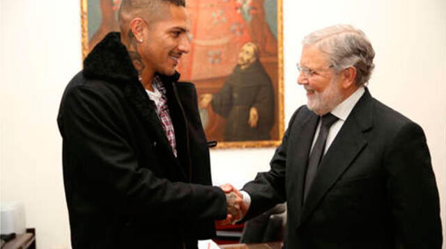 Paolo Guerrero visitó el Tribunal Constitucional