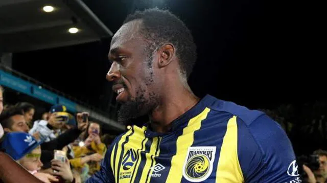 Usain Bolt juega en el Central Coast Mariners de Australia