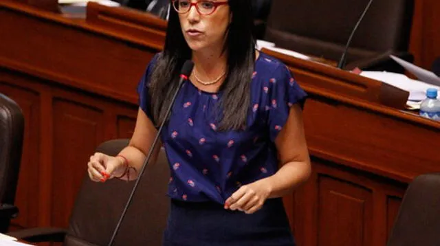 Marisa Glave, del partido Nuevo Perú, quien cuestionó la labor del Poder Legislativo durante estos últimos meses
