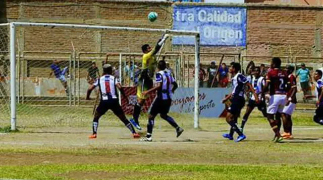 Juego intenso que en los últimos minutos se marcaron tres goles