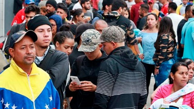 Venezolanos regresan a su país por propuesta de Maduro