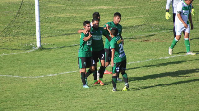 Diego Escuza anotó tres goles en la victoria del Sportivo Huracán. FOTO: César Condori