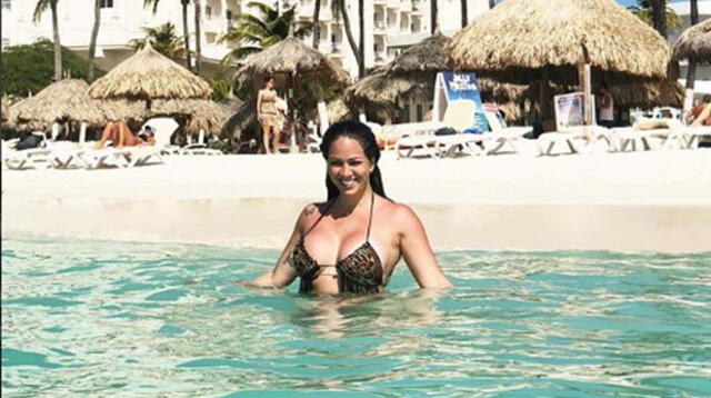 Melissa Klug deja en shock con sexy bikini 