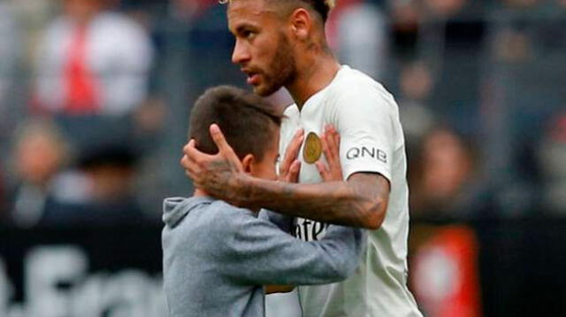 Neymar tuvo noble gesto con un niño. Foto: Reuters