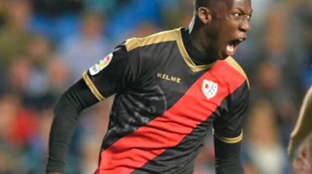 Advíncula marcó su primer gol en España con camiseta del Rayo Vallecano.